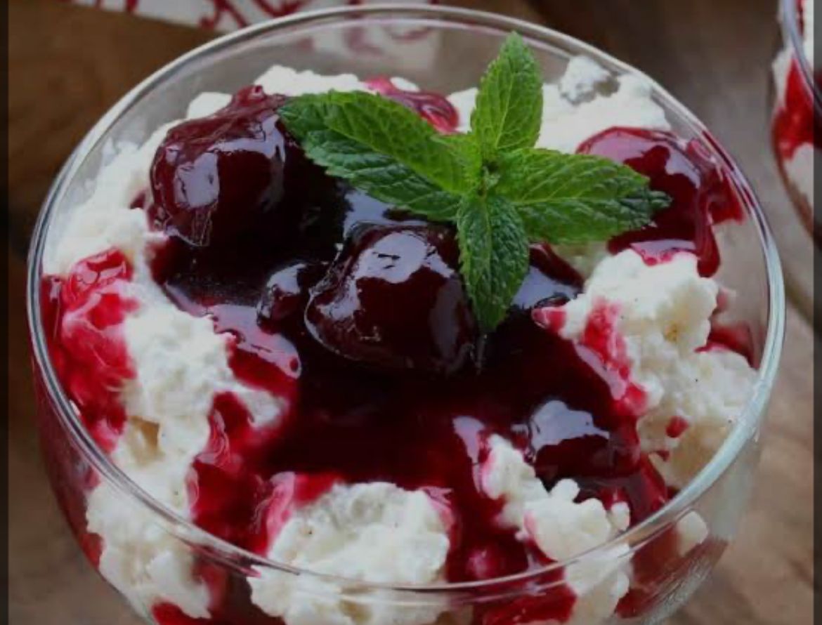 Recipe Risalamande (Rice Pudding with Almonds and Cherry Sauce)