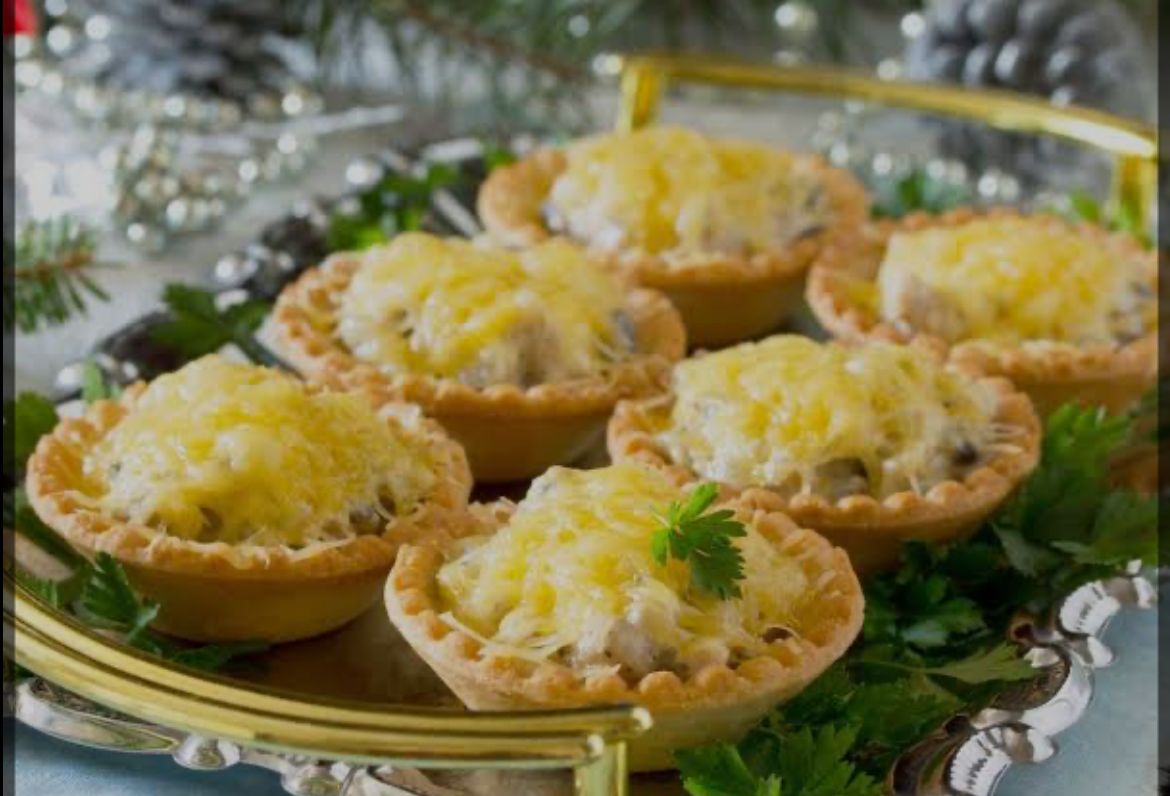 Recipe Tarteletter med høns i asparges (Creamed Chicken in Pastry Shells with Asparagus)