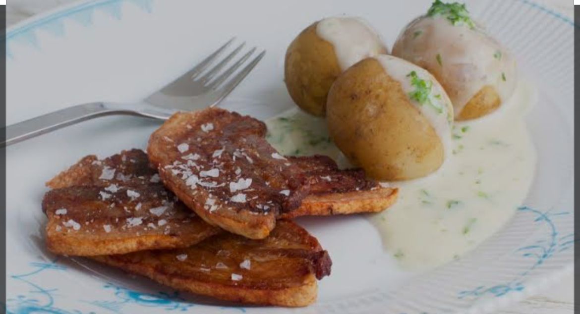 Recipe Stegt flæsk med persillesovs (Fried Pork with Parsley Sauce)