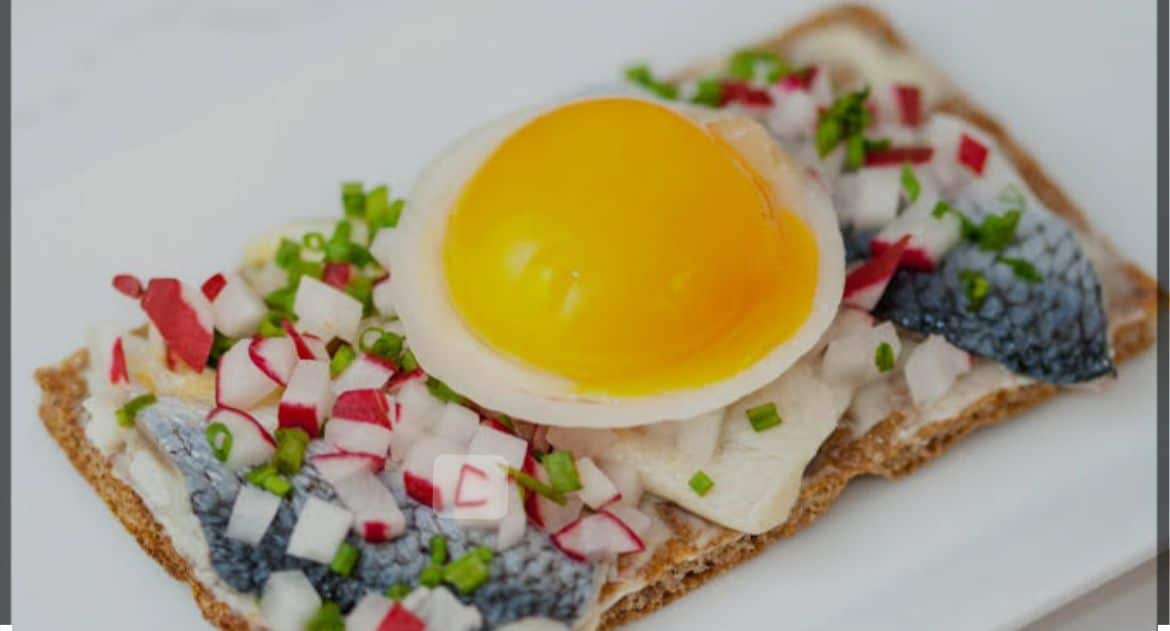 Recipe Sol over Gudhjem (Sunny Side Up Eggs with Smoked Herring)