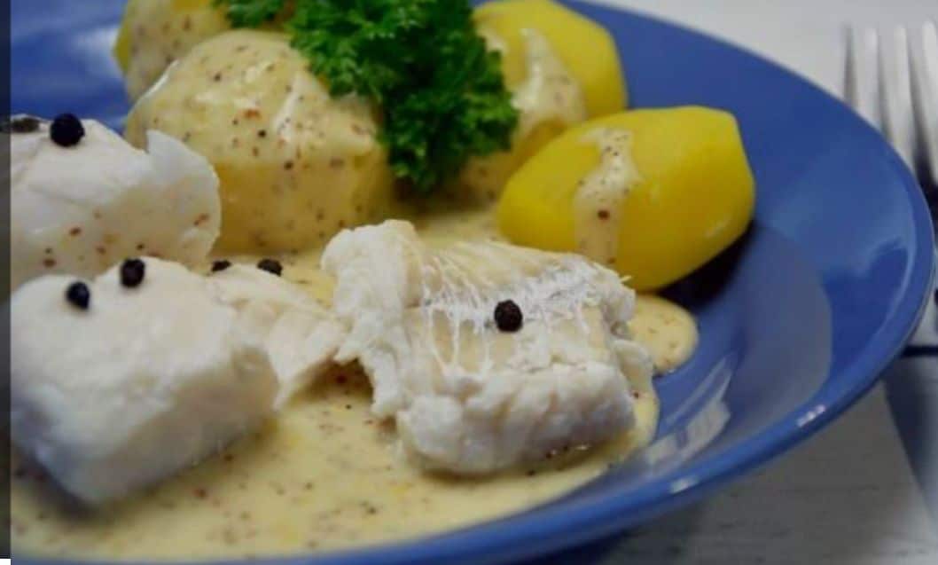 Recipe Kogt torsk med sennepssauce (Poached Cod with Mustard Sauce)