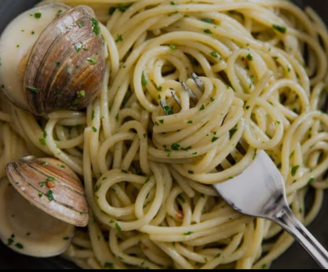 Linguine alle Vongole (Linguine with Clams)