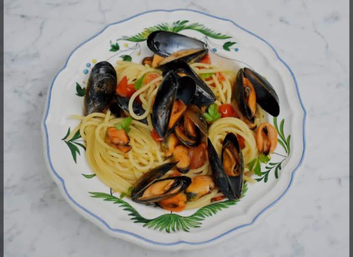 Spaghetti alle Cozze (Spaghetti with Mussels)